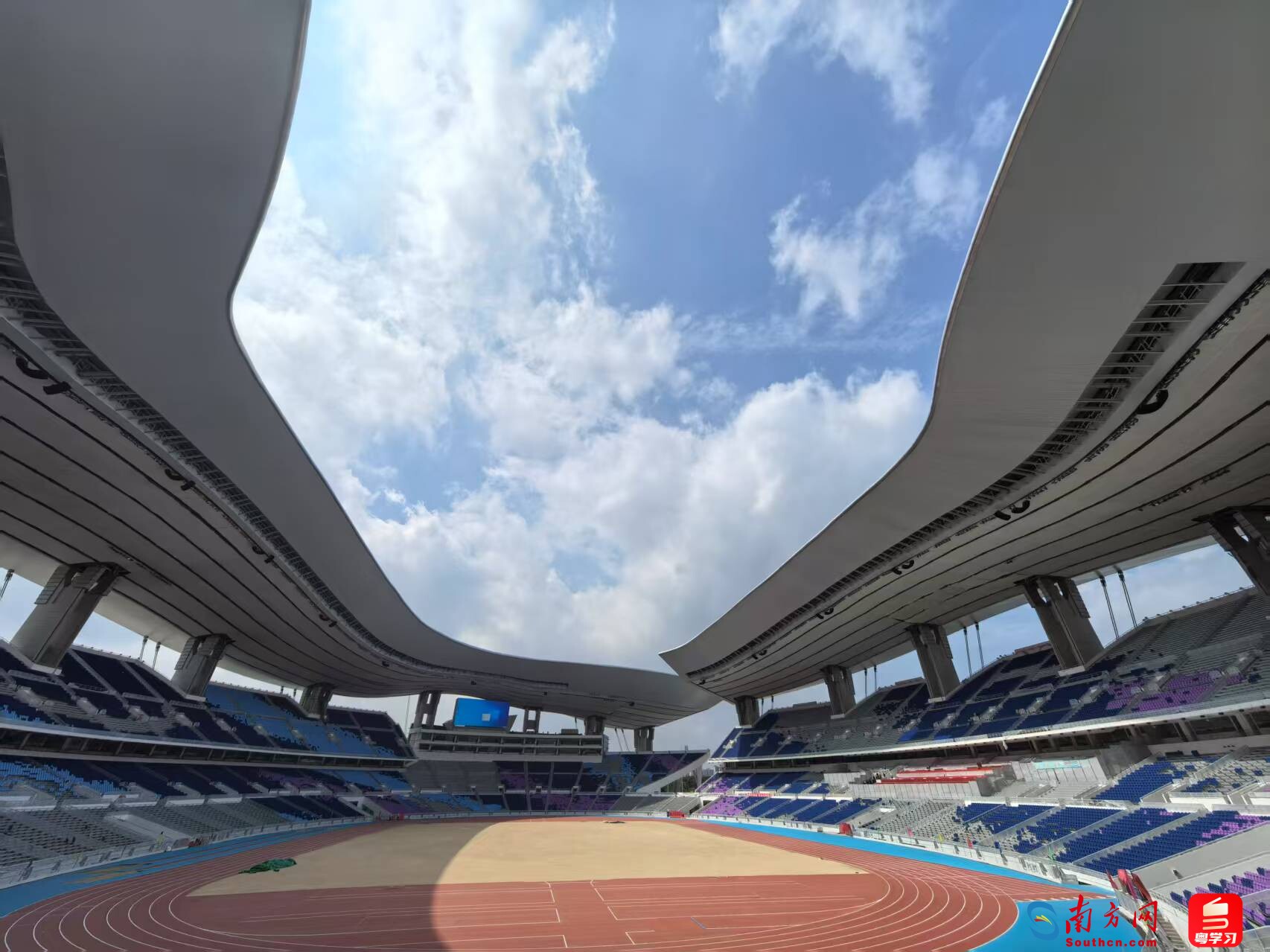 打疯了！国米横扫科莫登顶，劳塔罗回应质疑，齐沃激活水货太神